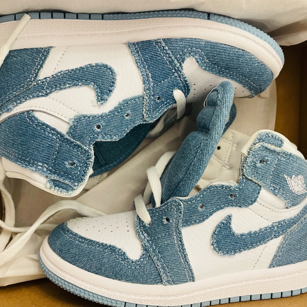 Toddler Jordan 1 Retro High OG Size 9C BRAND NEW